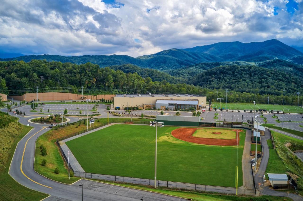 5Bd5B Escape Cabin With 2 Hottubs, Thtr &Game Rm,1Mi To The Parkway! 4Mi To Dollywood - Spring Deal Pigeon Forge Buitenkant foto