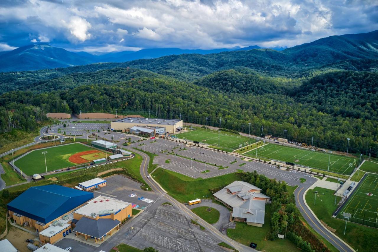 5Bd5B Escape Cabin With 2 Hottubs, Thtr &Game Rm,1Mi To The Parkway! 4Mi To Dollywood - Spring Deal Pigeon Forge Buitenkant foto