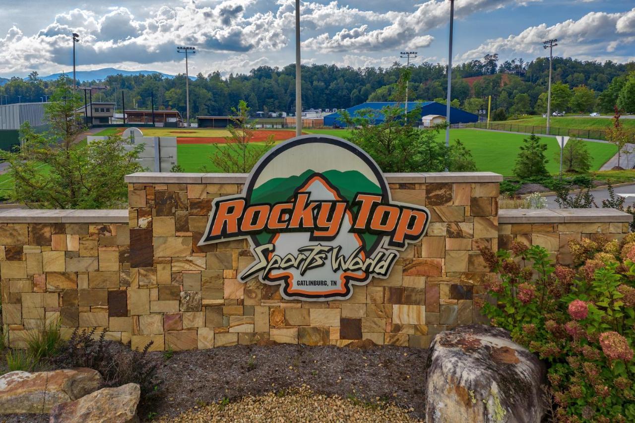5Bd5B Escape Cabin With 2 Hottubs, Thtr &Game Rm,1Mi To The Parkway! 4Mi To Dollywood - Spring Deal Pigeon Forge Buitenkant foto